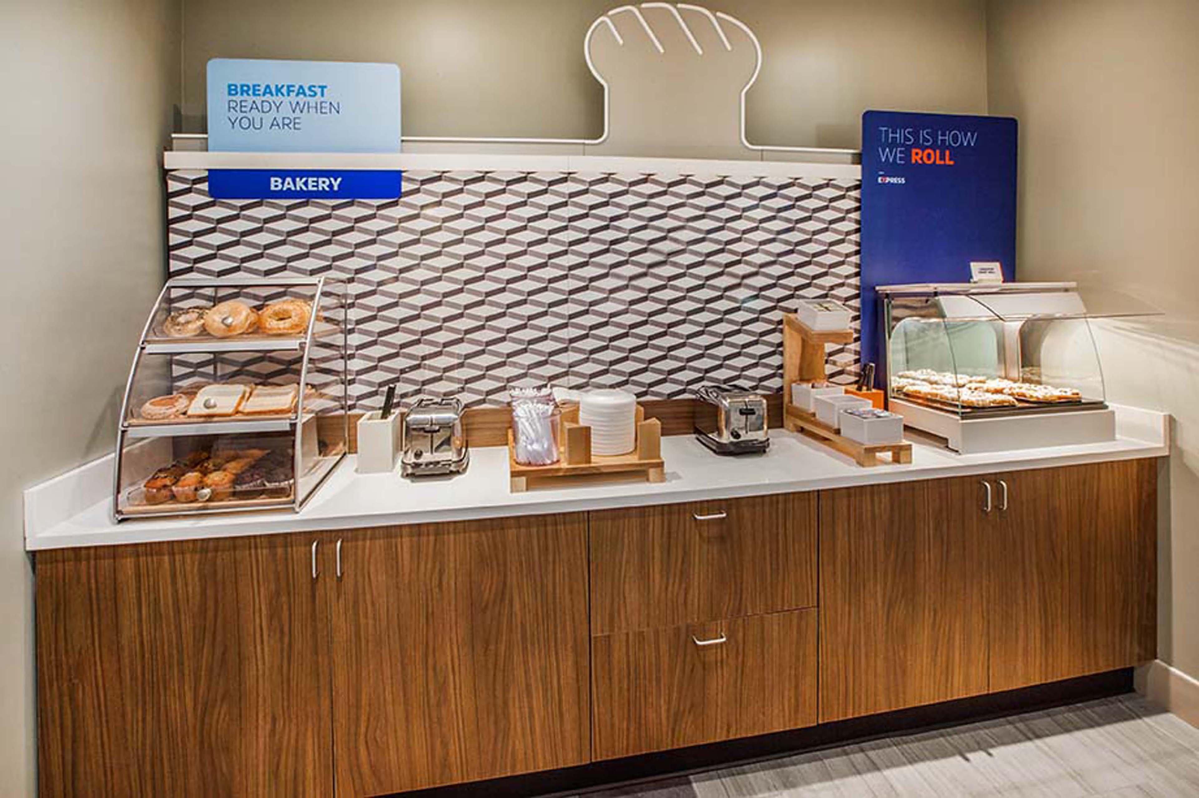 Holiday Inn Express & Suites Wadsworth By Ihg Extérieur photo