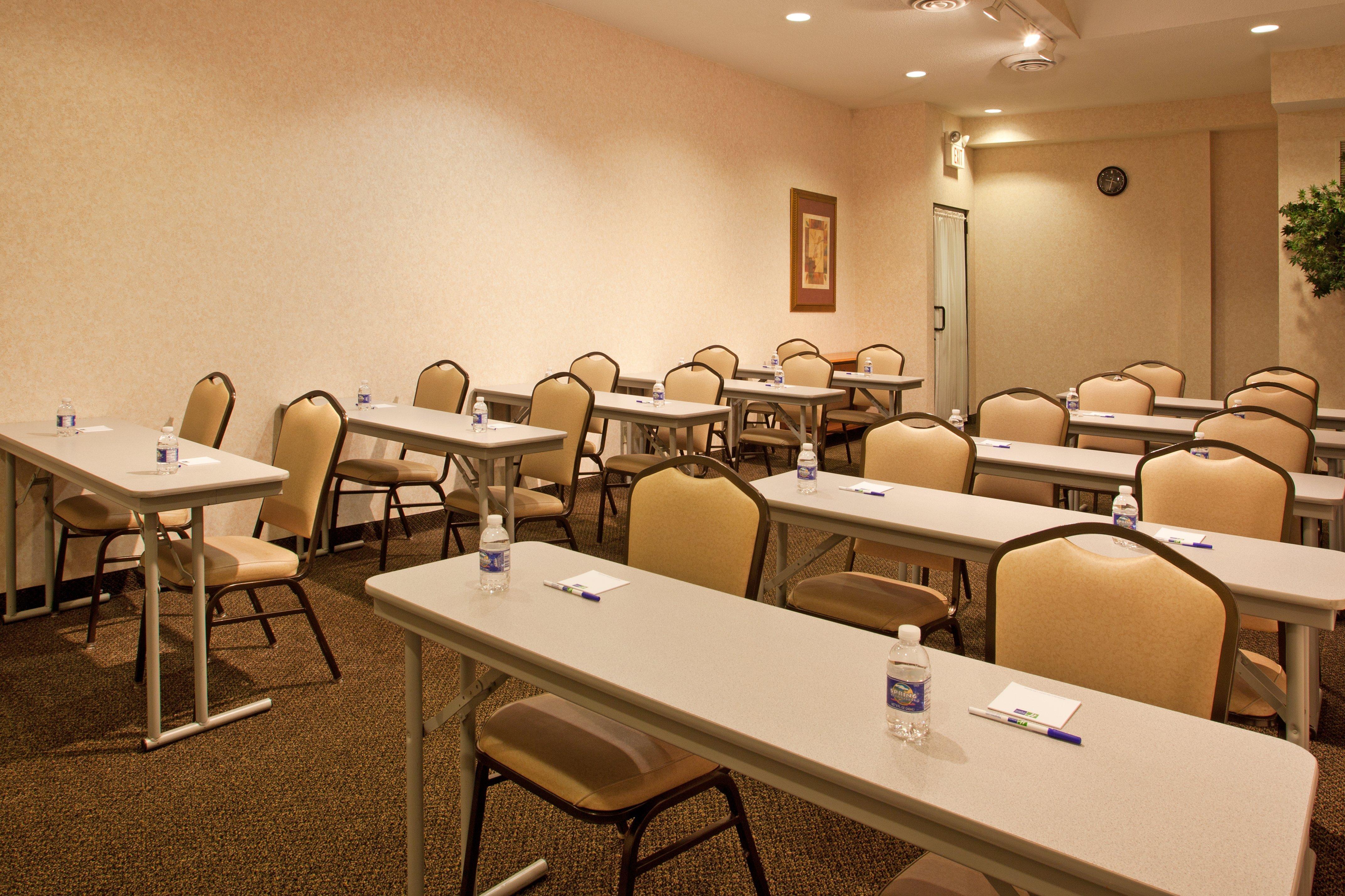 Holiday Inn Express & Suites Wadsworth By Ihg Extérieur photo