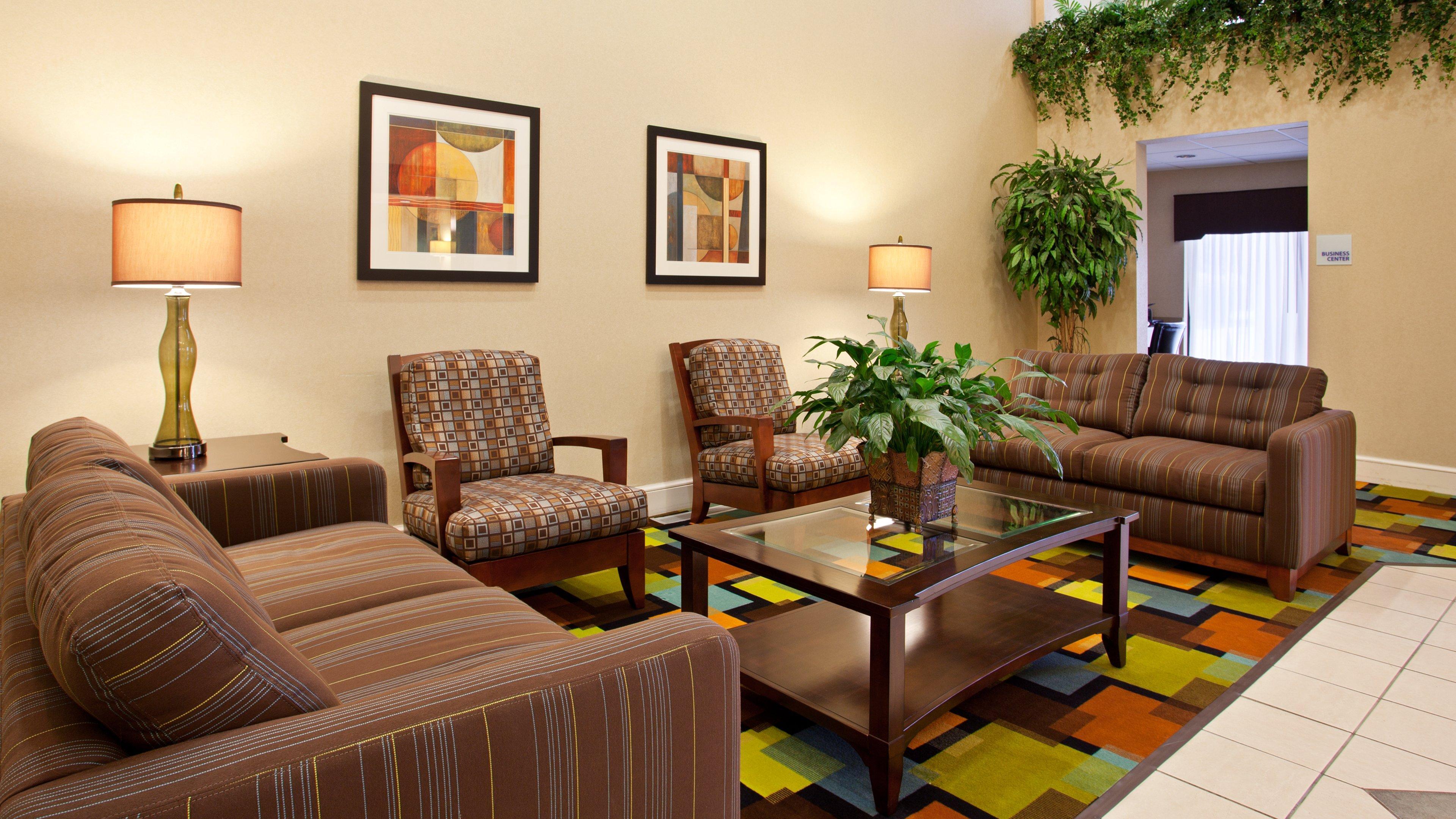 Holiday Inn Express & Suites Wadsworth By Ihg Extérieur photo