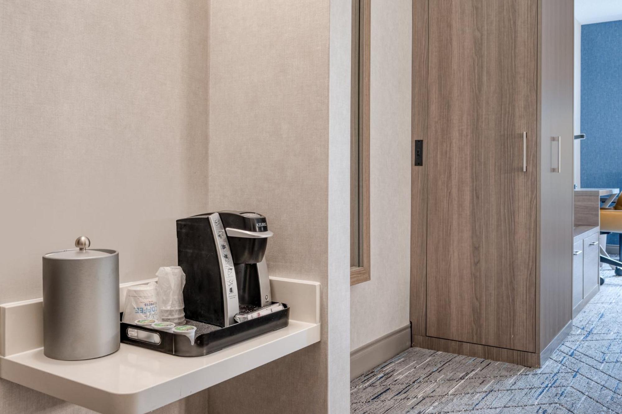Holiday Inn Express & Suites Wadsworth By Ihg Extérieur photo