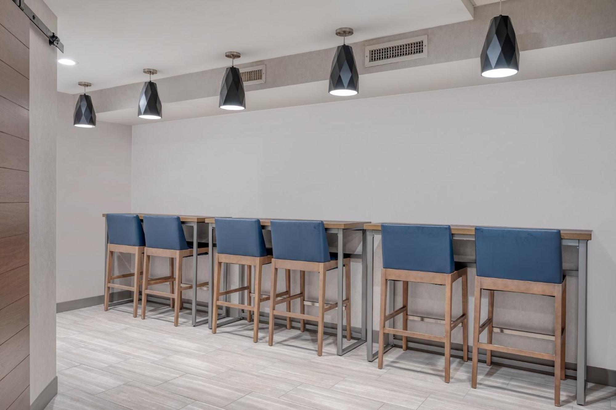 Holiday Inn Express & Suites Wadsworth By Ihg Extérieur photo