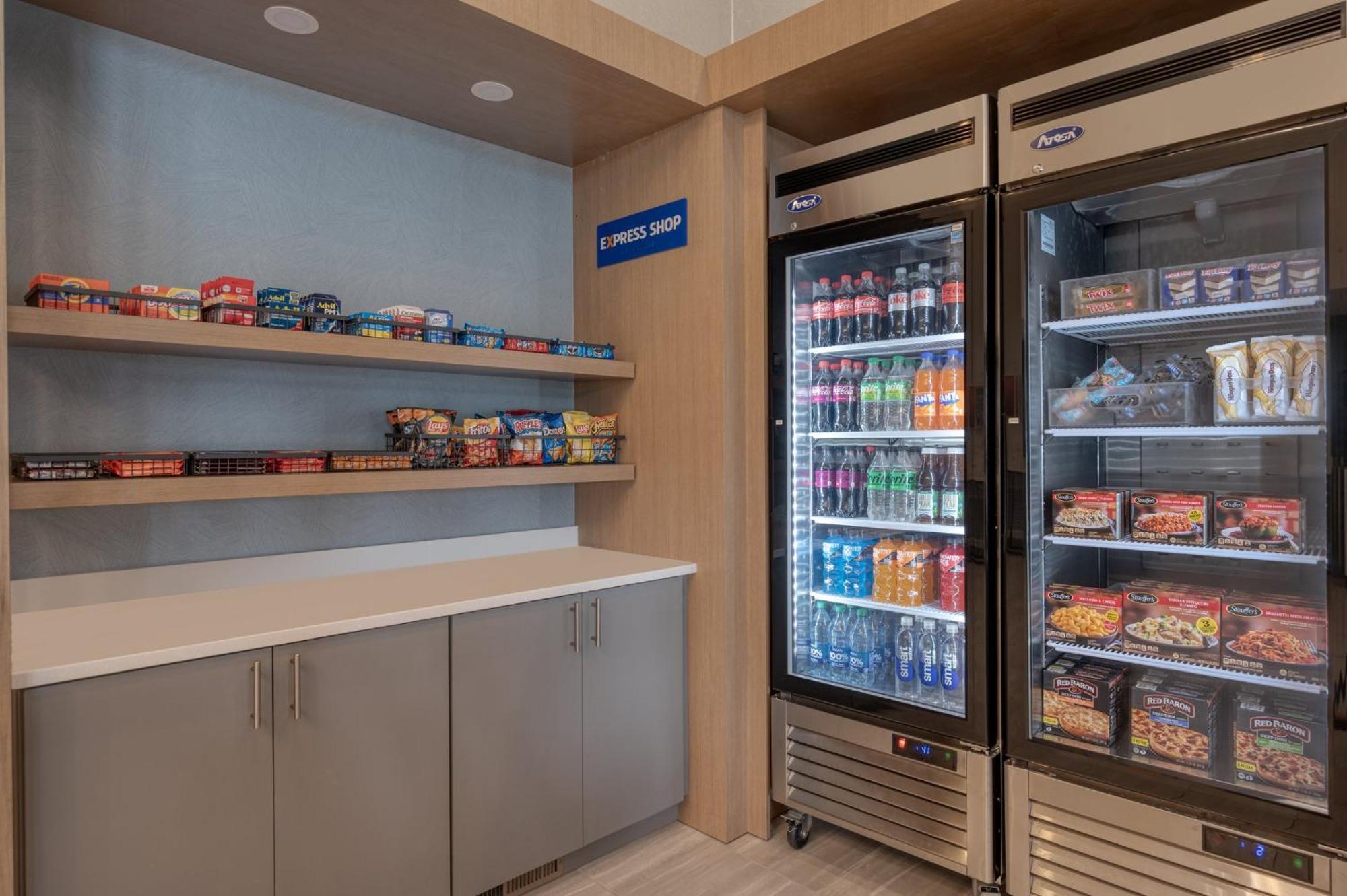 Holiday Inn Express & Suites Wadsworth By Ihg Extérieur photo