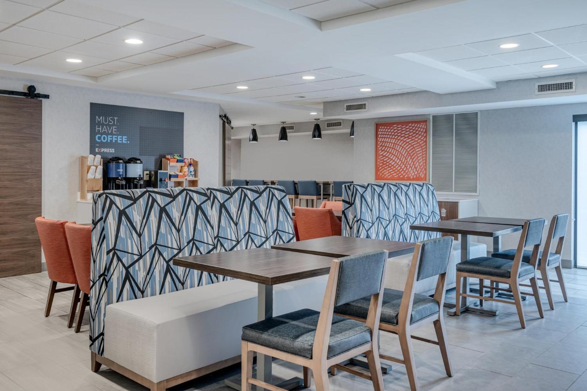 Holiday Inn Express & Suites Wadsworth By Ihg Extérieur photo