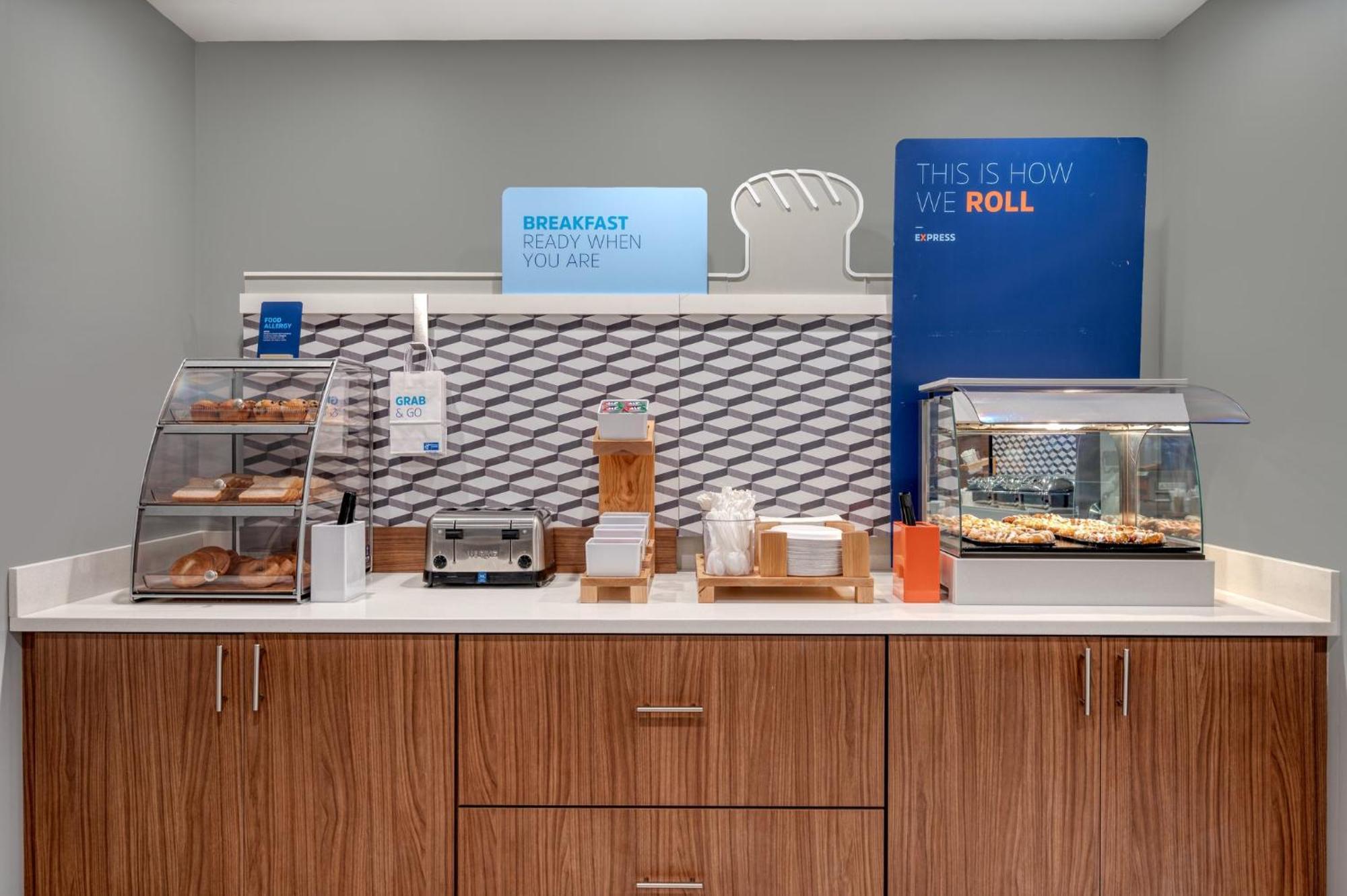 Holiday Inn Express & Suites Wadsworth By Ihg Extérieur photo